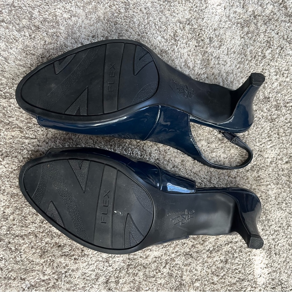 Patent Navy Blue Sling back heels 8 - Picture 3 of 4